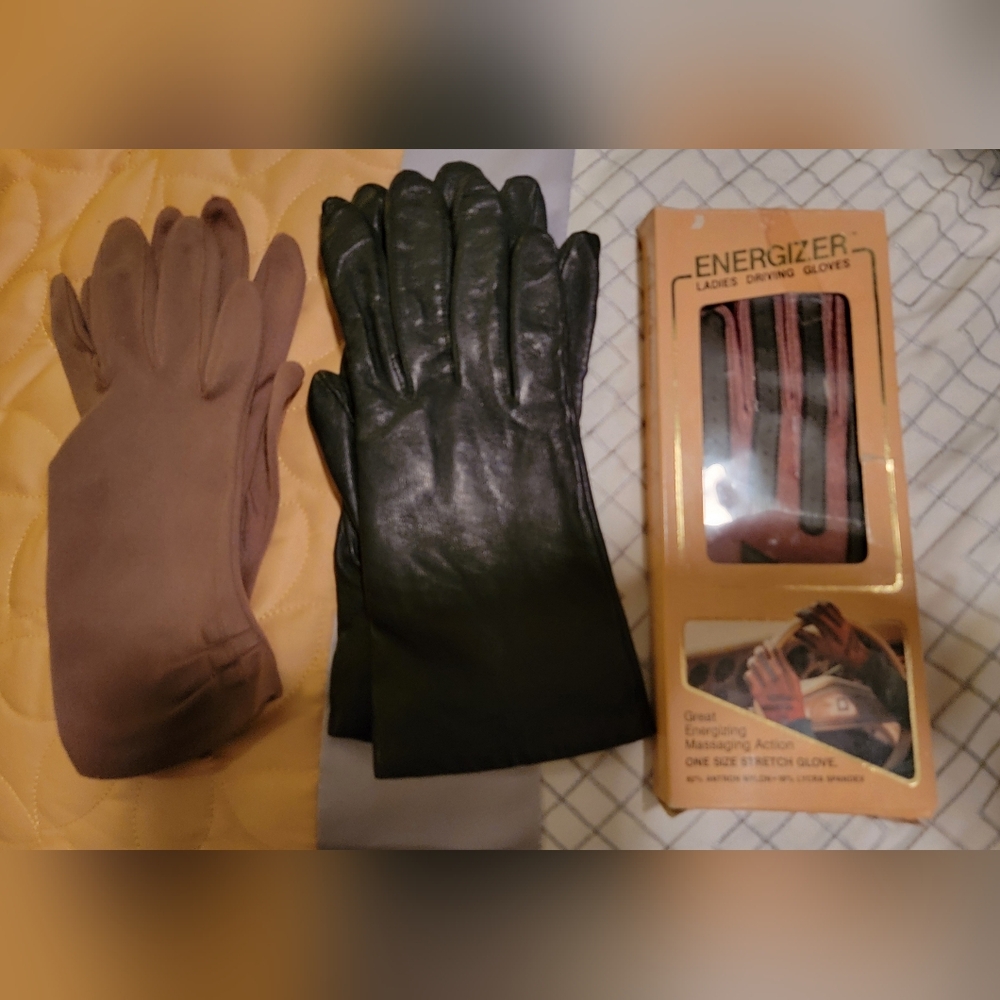 Vintage 1982- Energizer Ladies Driving Gloves (1 Is NIB)+ FREE New Umbrella